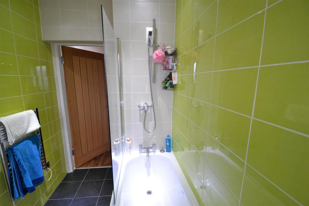 Bathroom 2.JPG