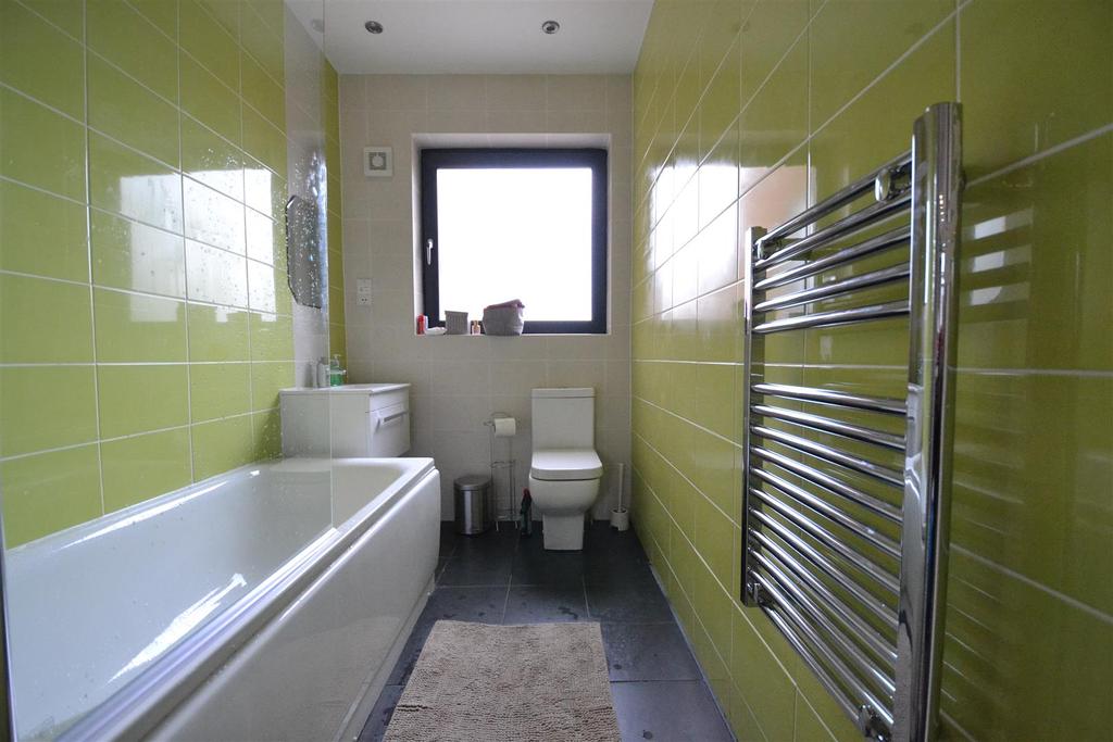 Bathroom 1.JPG