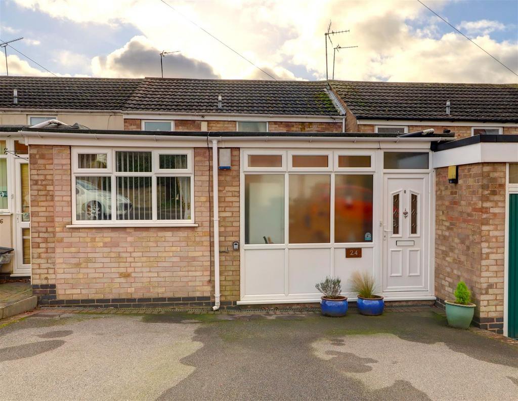 Hillside, Hartshill, Nuneaton 3 bed semidetached house £215,000