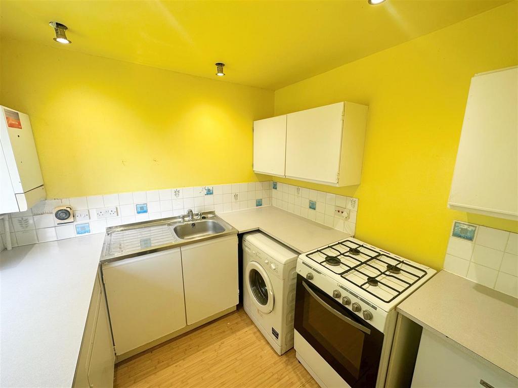 Birdlip Lane Walnut Tree Milton Keynes 1 Bed Maisonette 865 Pcm birdlip-lane-walnut-tree-milton-keynes-1-bed-maisonette-865-pcm