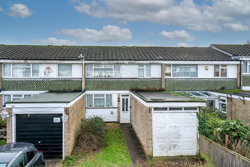 Runcorn Crescent, Hemel Hempstead, Hertfordshire, HP2 6DG 3 bed