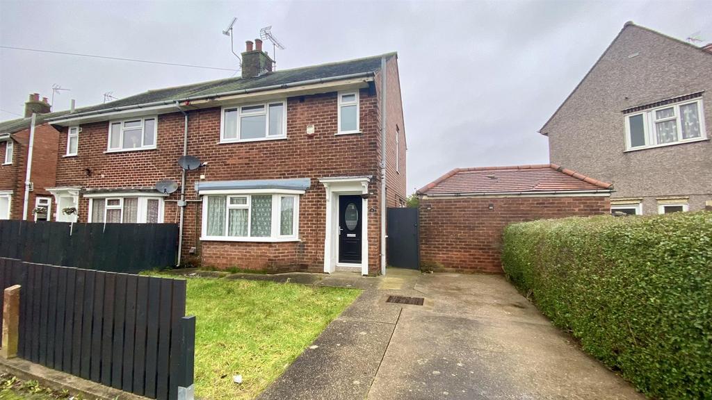 Barnes Crescent, SuttonInAshfield 3 bed semidetached house £825