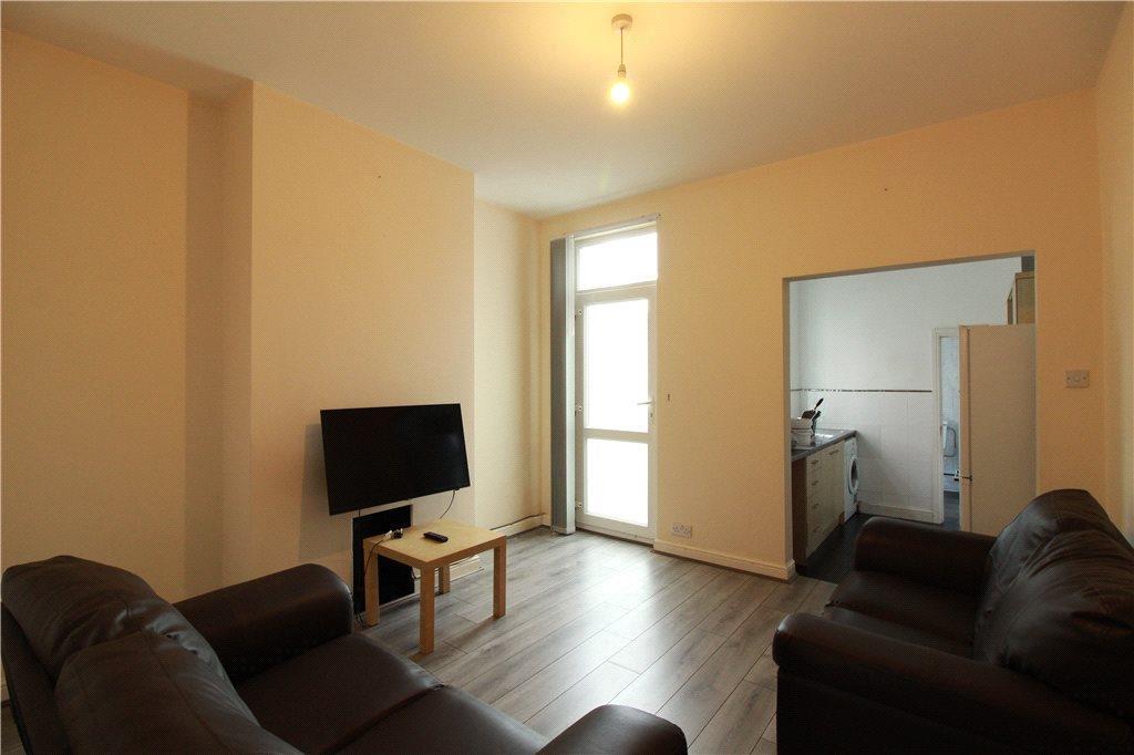 Humber Avenue, Coventry 3 bed terraced house £800 pcm (£185 pw)