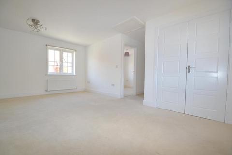 2 bedroom apartment to rent, Whittaker Drive, Horley