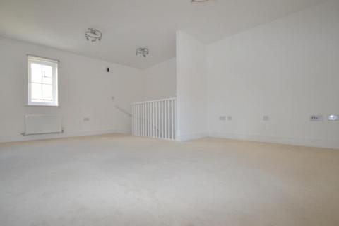 2 bedroom apartment to rent, Whittaker Drive, Horley