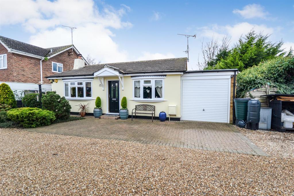 Sandpit Lane, Burnham-on-Crouch 2 bed detached bungalow - £375,000