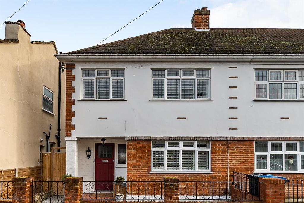 Minniedale, Surbiton 3 bed semidetached house £800,000