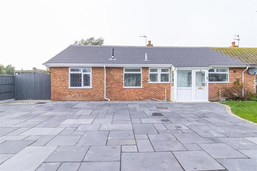St. Michaels Avenue, Margate 4 bed terraced bungalow £1,500 pcm (£346 pw)