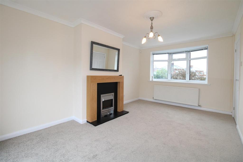 Oakfield Road, Wollescote, Stourbridge 3 bed semidetached house £235,000
