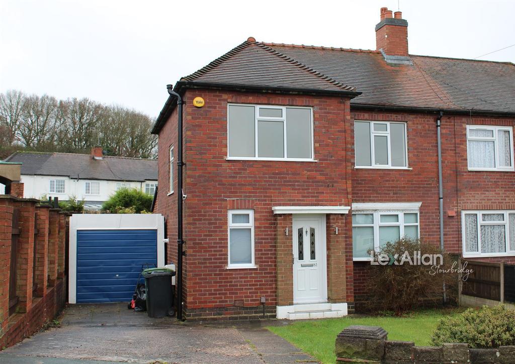 Oakfield Road, Wollescote, Stourbridge 3 bed semidetached house £235,000