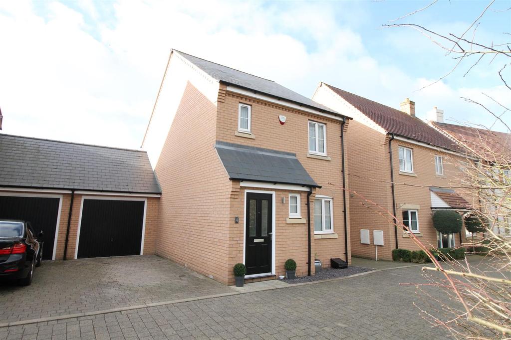 Claydon Gardens, Daventry 3 bed house £310,000