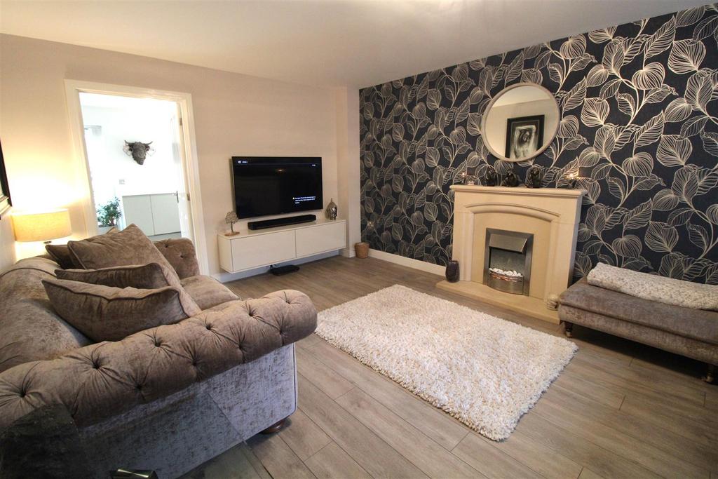 Claydon Gardens, Daventry 3 bed house £310,000