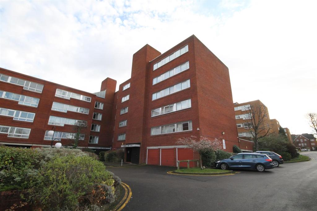 Homefield Park, Sutton 3 bed flat £1,900 pcm (£438 pw)