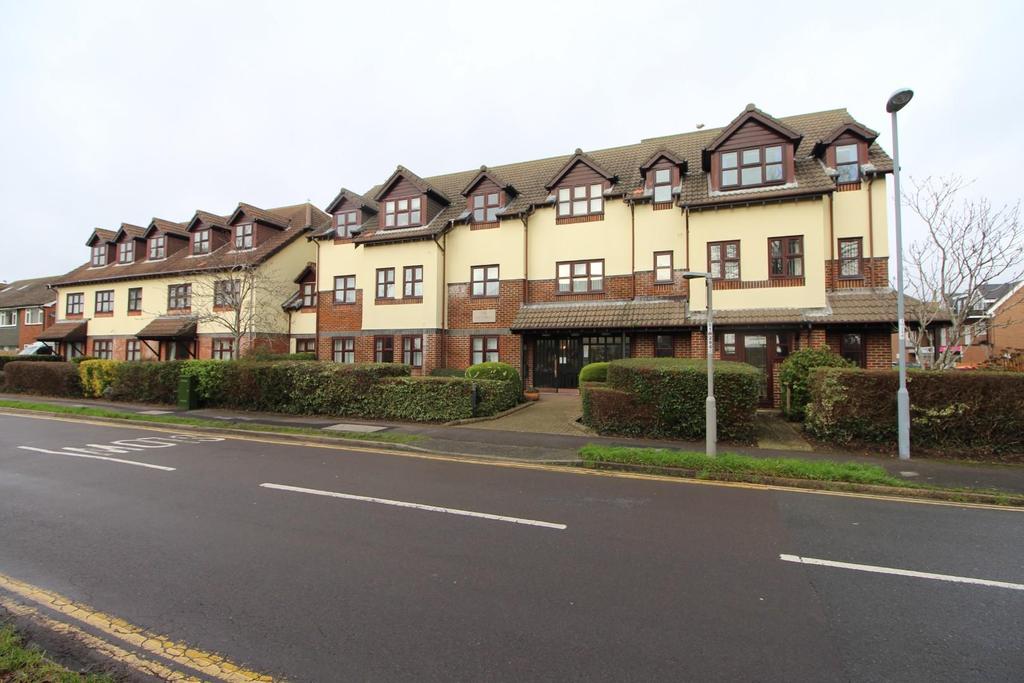 Wortley Road, Highcliffe, Christchurch 2 bed apartment £205,000