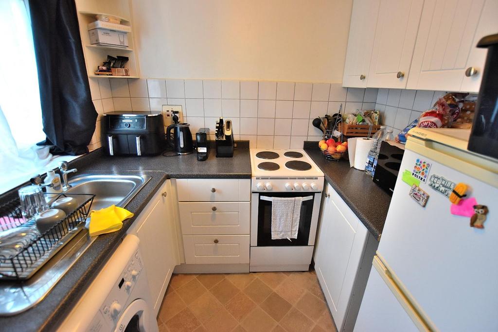 Appleton Fields, Stortford 2 bed semidetached house £1,200