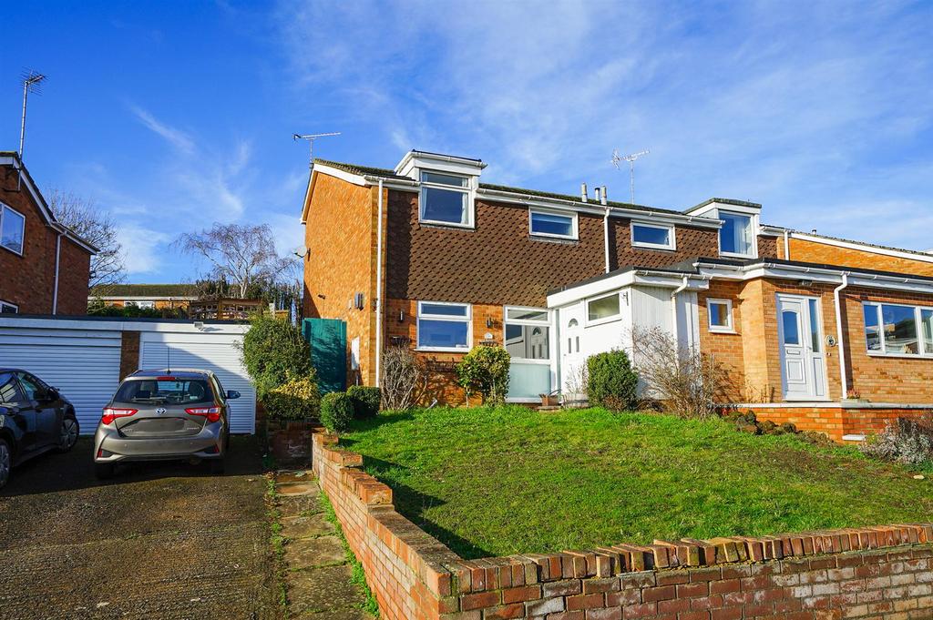 Knaves Hill, Linslade, Leighton Buzzard 3 bed semidetached house £