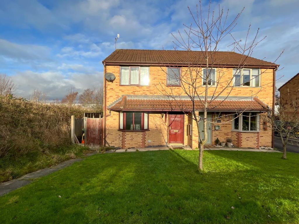 Heaton Grange, Hanging Heaton, Batley, WF17 6EN 3 bed semidetached