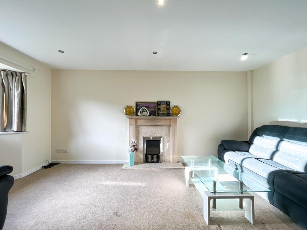 Heaton Grange, Hanging Heaton, Batley, WF17 6EN 3 bed semidetached