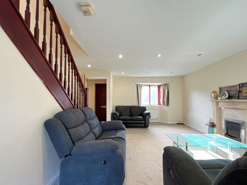 Heaton Grange, Hanging Heaton, Batley, WF17 6EN 3 bed semidetached