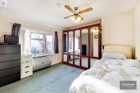 71 Walnut Tree Road, Dagenham, RM8 3JD