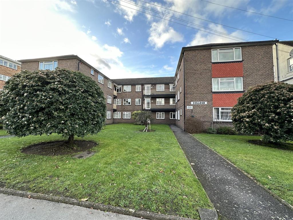 Ashburton Road, Croydon 2 bed flat £1,300 pcm (£300 pw)