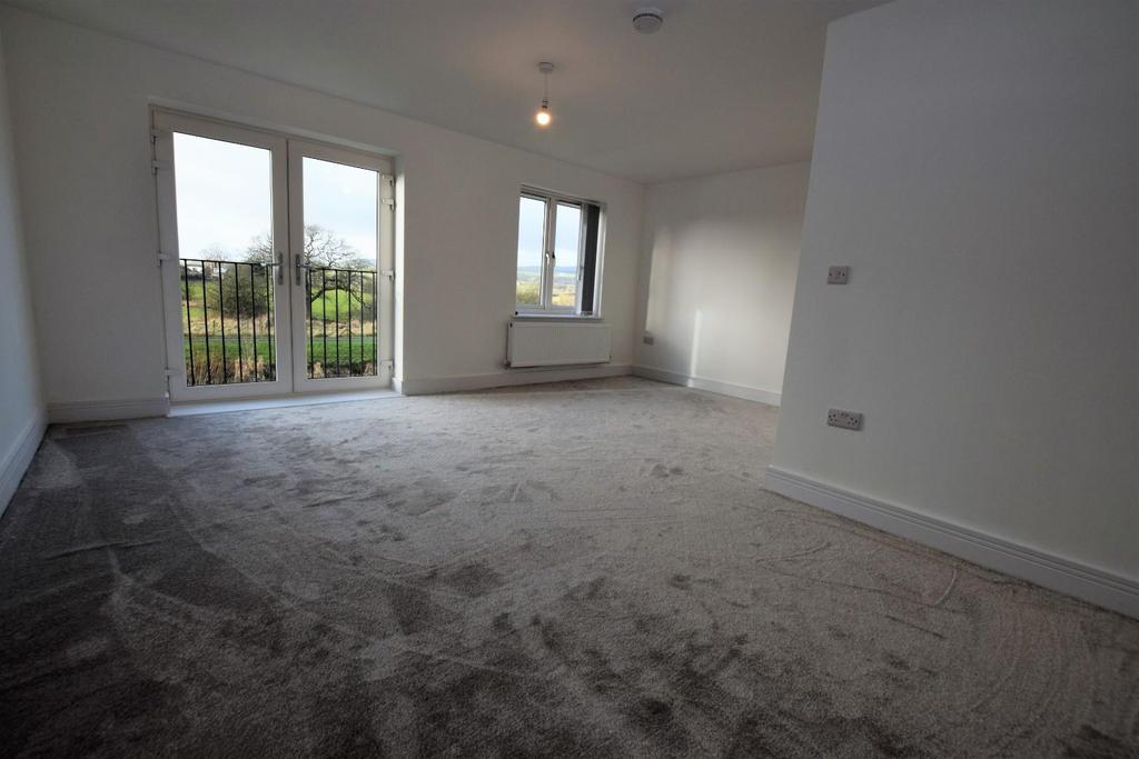 Marina View, Burnley 4 bed townhouse £1,400 pcm (£323 pw)