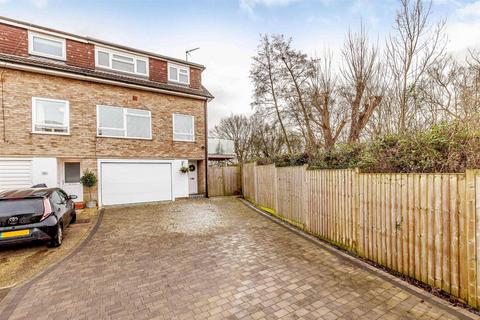 25 Fairfield, Ingatestone, CM4 9ER