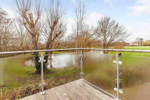 25 Fairfield, Ingatestone, CM4 9ER