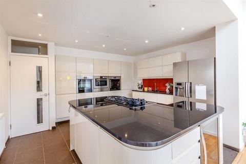 25 Fairfield, Ingatestone, CM4 9ER