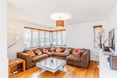25 Fairfield, Ingatestone, CM4 9ER