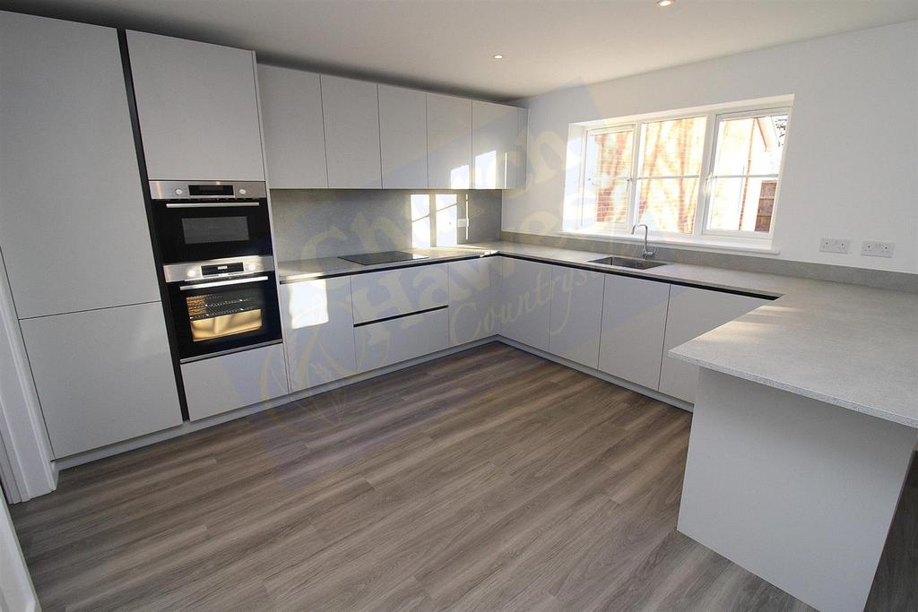 Main Road, Woodham Ferrers 4 bed house £1,800 pcm (£415 pw)