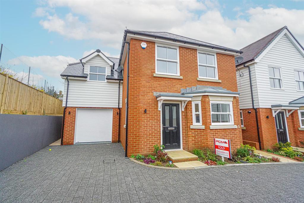 Charles Road West, St. LeonardsOnSea 4 bed detached house £550,000