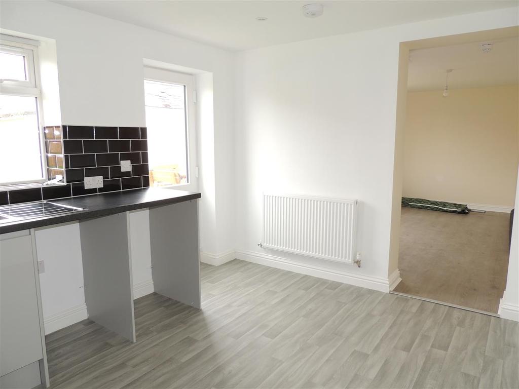 North Street, Oldland Common, Bristol 1 bed £990 pcm (£228 pw)