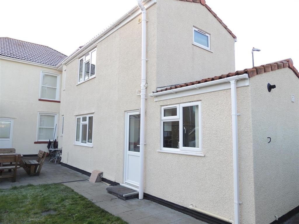 North Street, Oldland Common, Bristol 1 bed £990 pcm (£228 pw)