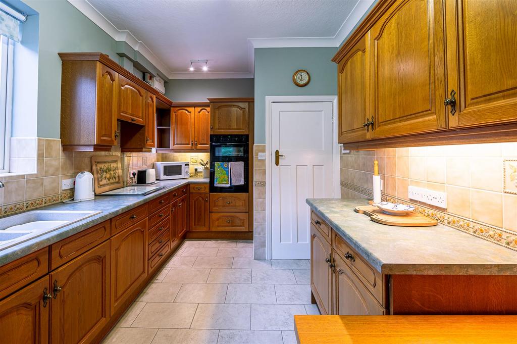 Muncastergate, York, YO31 9JX 4 bed semidetached house £500,000
