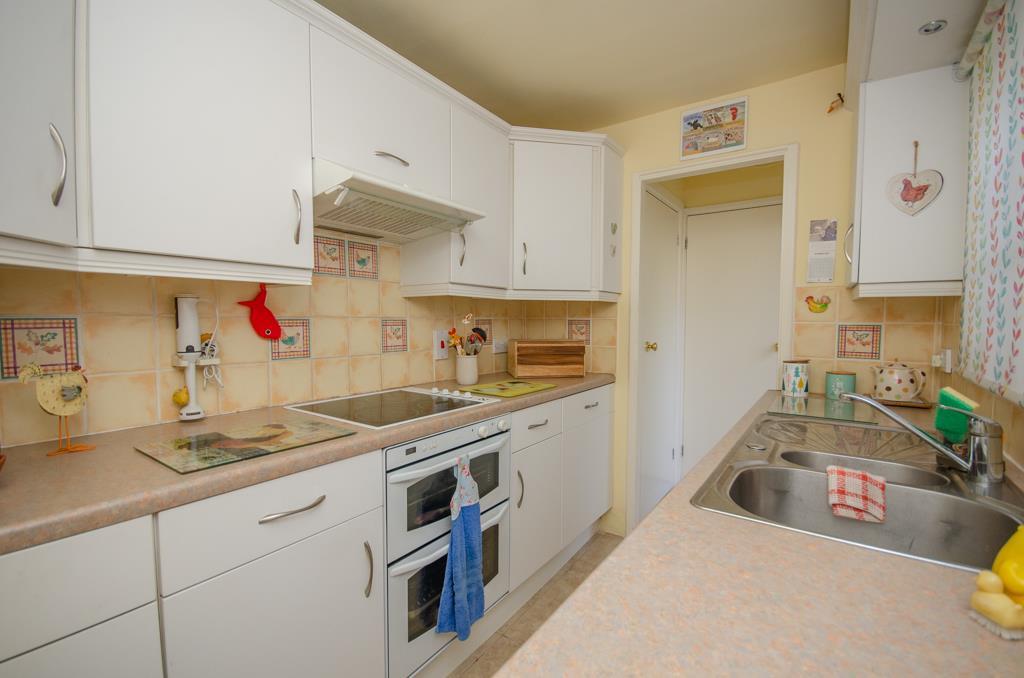 Kitchen pic 2.jpg