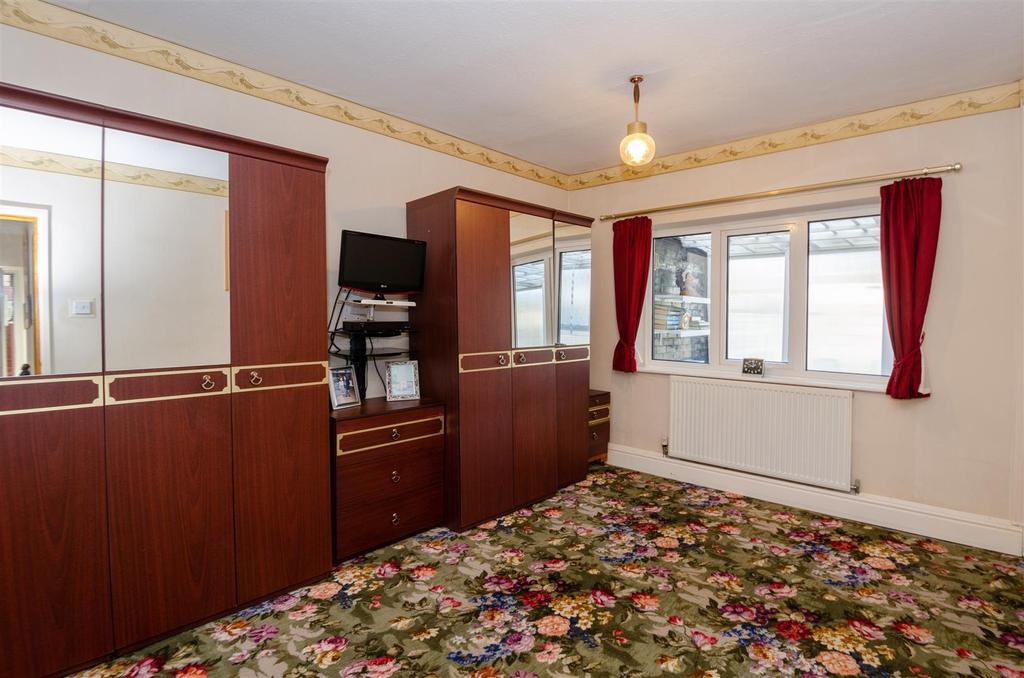 72, Holmcroft Road internal-1.JPG