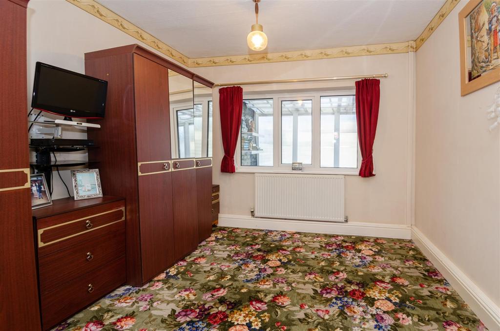 72, Holmcroft Road internal-3.JPG