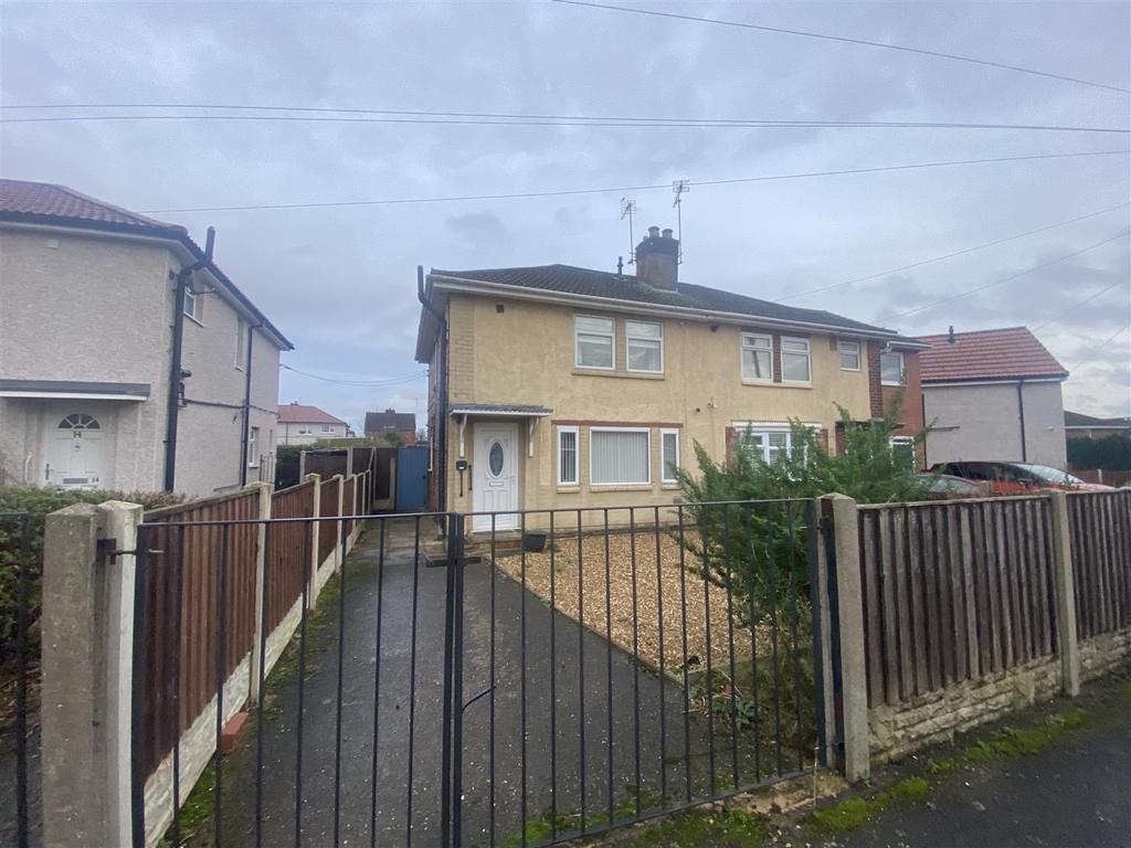 Sherwood Avenue, Shirebrook, Mansfield 3 bed semidetached house £138,000