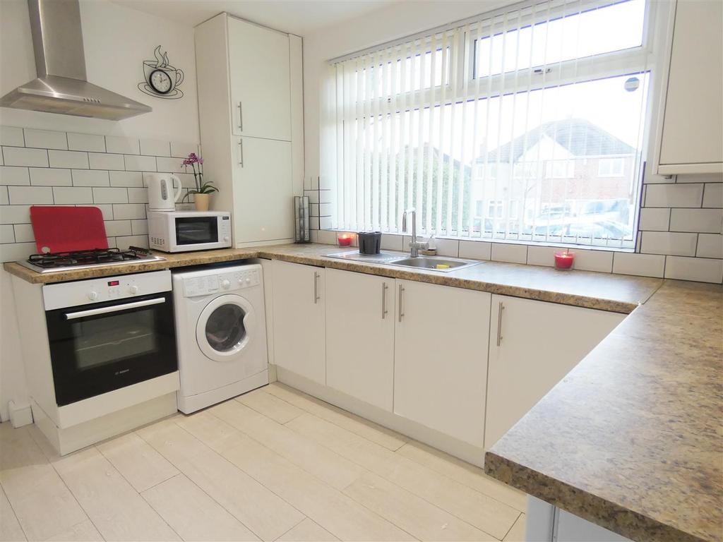 Tresham Road, Great Barr, Birmingham 2 bed semidetached house £185,000