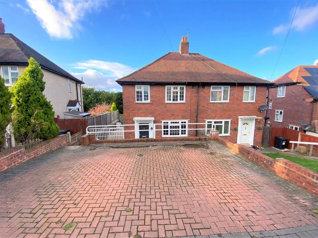 Grange Lane, Stourbridge 3 bed house £1,000 pcm (£231 pw)