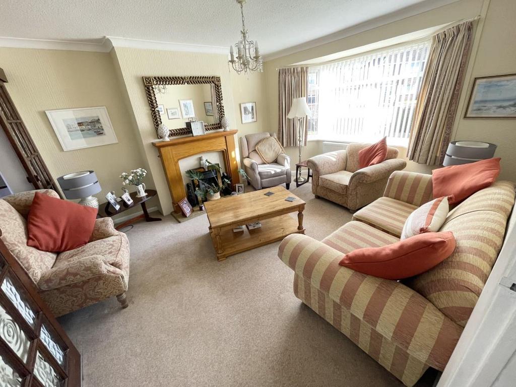 Lavington Drive, Longlevens, Gloucester 3 bed semidetached house £