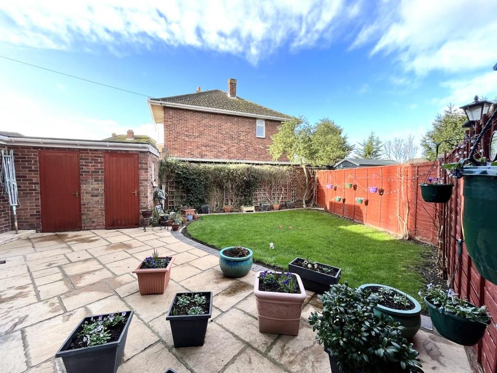 Lavington Drive, Longlevens, Gloucester 3 bed semidetached house £