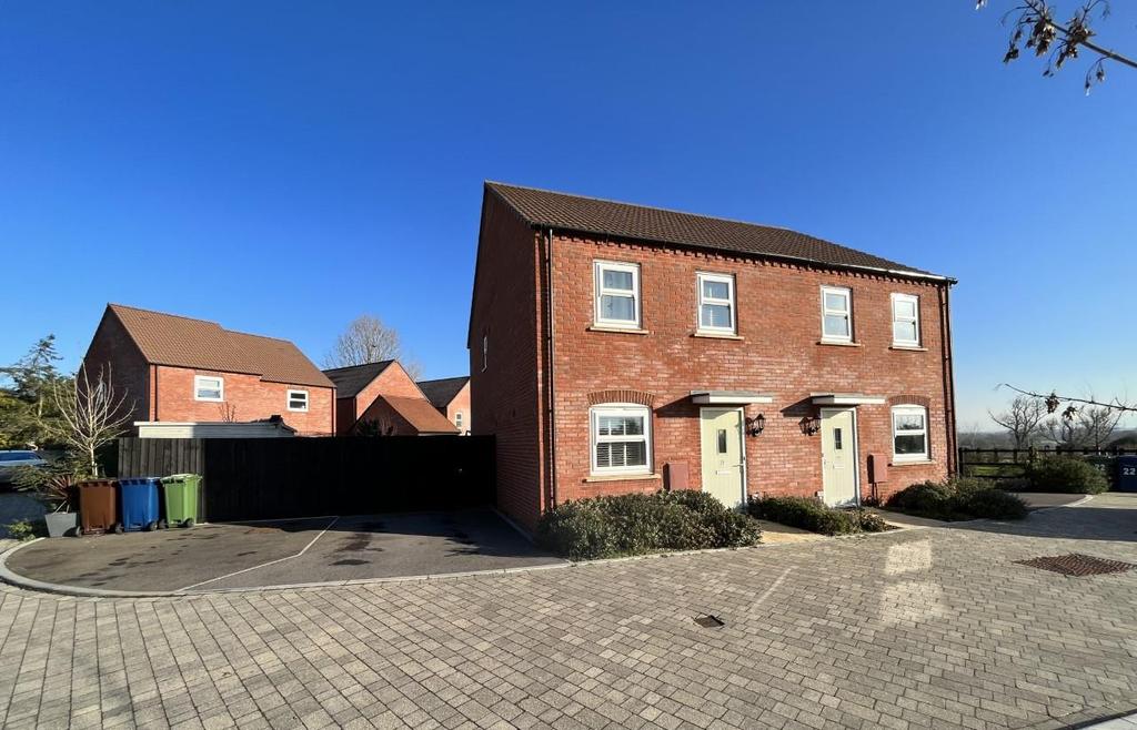 Rectory Close, Maisemore, Gloucester 3 bed semidetached house £325,000
