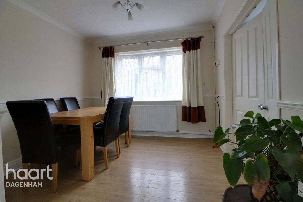 Charlton Crescent, Barking 4 bed semidetached house £475,000