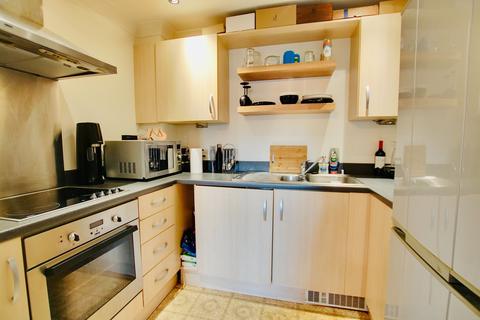 2 bedroom flat for sale - NO FORWARD CHAIN! POPULAR BITTERNE MANOR LOCATION!