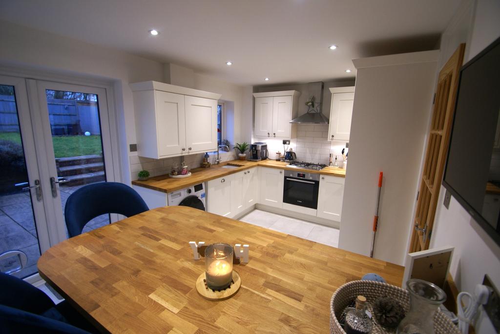 Watermills Close, Andover, SP10 3 bed semidetached house £1,200 pcm