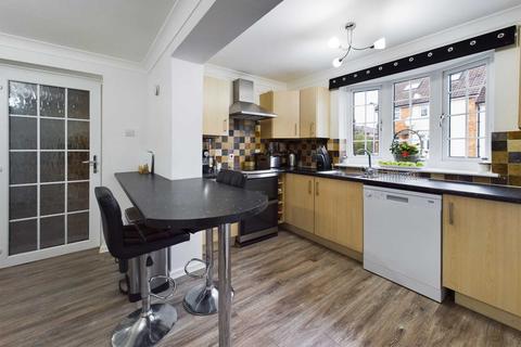 6 Peartree Road, Hemel Hempstead, HP1 3QN