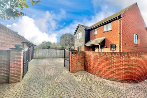 4 bedroom detached house for sale - George House, George Park, Margate