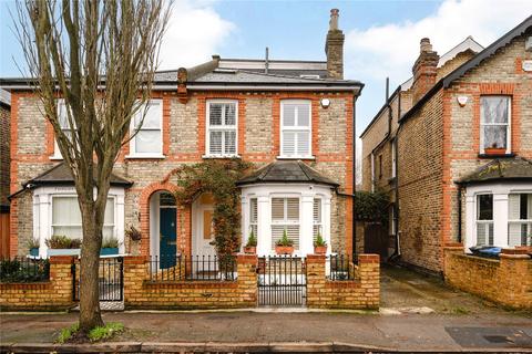14 Gordon Road, Kingston Upon Thames, KT2 6BS